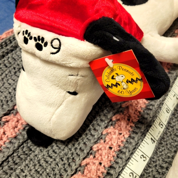 SNOOPY Plush PEANUTS 2009 Celebrate 60 Years Santa HAT Laying Down - Set of 2 - Picture 2 of 3